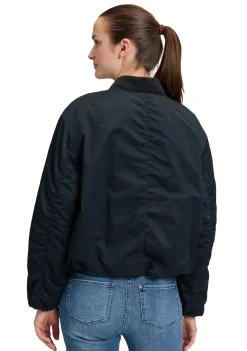 Blazers & Jasjes|Jassen><noscript><img width=