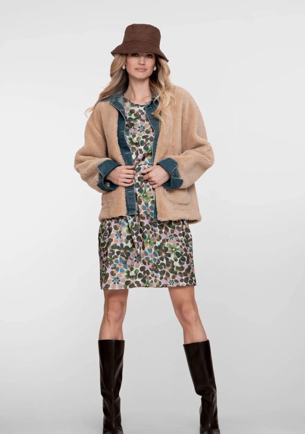 Blazers & Jasjes>GEISHA JASJE Beige