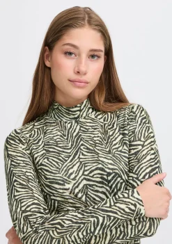 Shirts><noscript><img width=