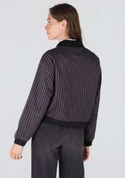 Blazers & Jasjes|Jassen><noscript><img width=