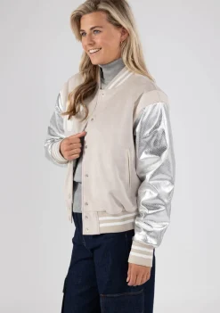 Blazers & Jasjes|Jassen><noscript><img width=