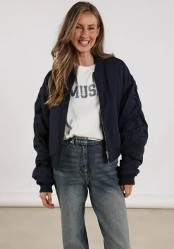 Blazers & Jasjes|Jassen><noscript><img width=